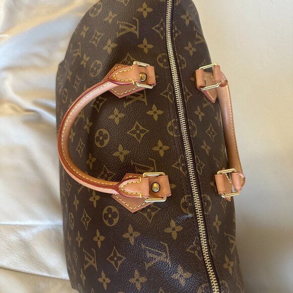 AUTHENTIC Louis Vuitton Speedy 35 in Monogram - Picture 12 of 16